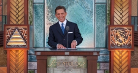 David Miscavige, Scientologi-religionens kyrklige ledare och styrelseordförande för Religious Technology Center, ledde invigningen av den nya Scientologi-kyrkan i Pasadena.