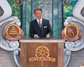 David Miscavige, styrelseordförande för Religious Technology Center och Scientologi-religionens kyrklige ledare, invigde den nya Scientologi-kyrkan i Tampa med anledning av hundraårsfirandet av L. Ron Hubbards födelse.