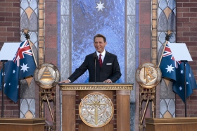 David Miscavige, styrelseordförande för Religious Technology Center och Scientologi-religionens kyrklige ledare, invigde den nya Scientologi-kyrkan i Melbourne.