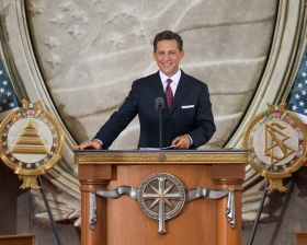 David Miscavige, styrelseordförande och Scientologi-religionens kyrklige ledare, förrättade invigningen denna dag vid öppnandet av en ny kyrka i landets huvudstad.