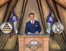 David Miscavige, Scientologi-religionens kyrklige ledare, förrättade invigningsceremonin för Scientologi-kyrkan i Dallas, där han sade att Texas drömmar om andlig frihet nu kommer att förverkligas.