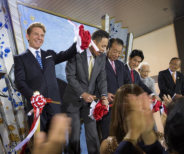 Mr. David Miscavige and honored guests cut ribbon of Tokyo Ideal Org